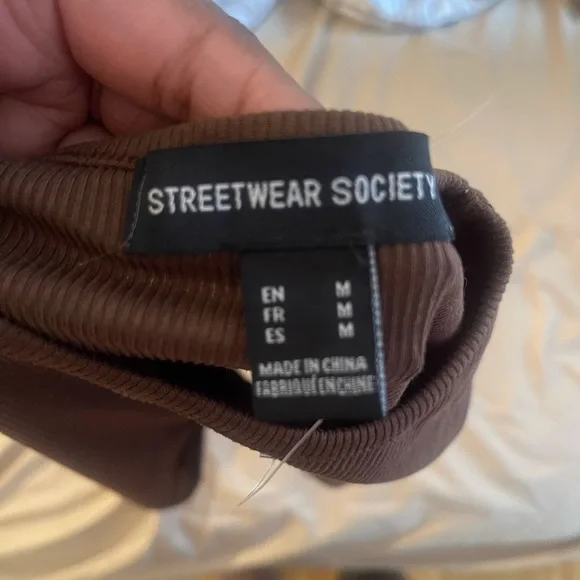 Multiple tops - Picture 8 of 11